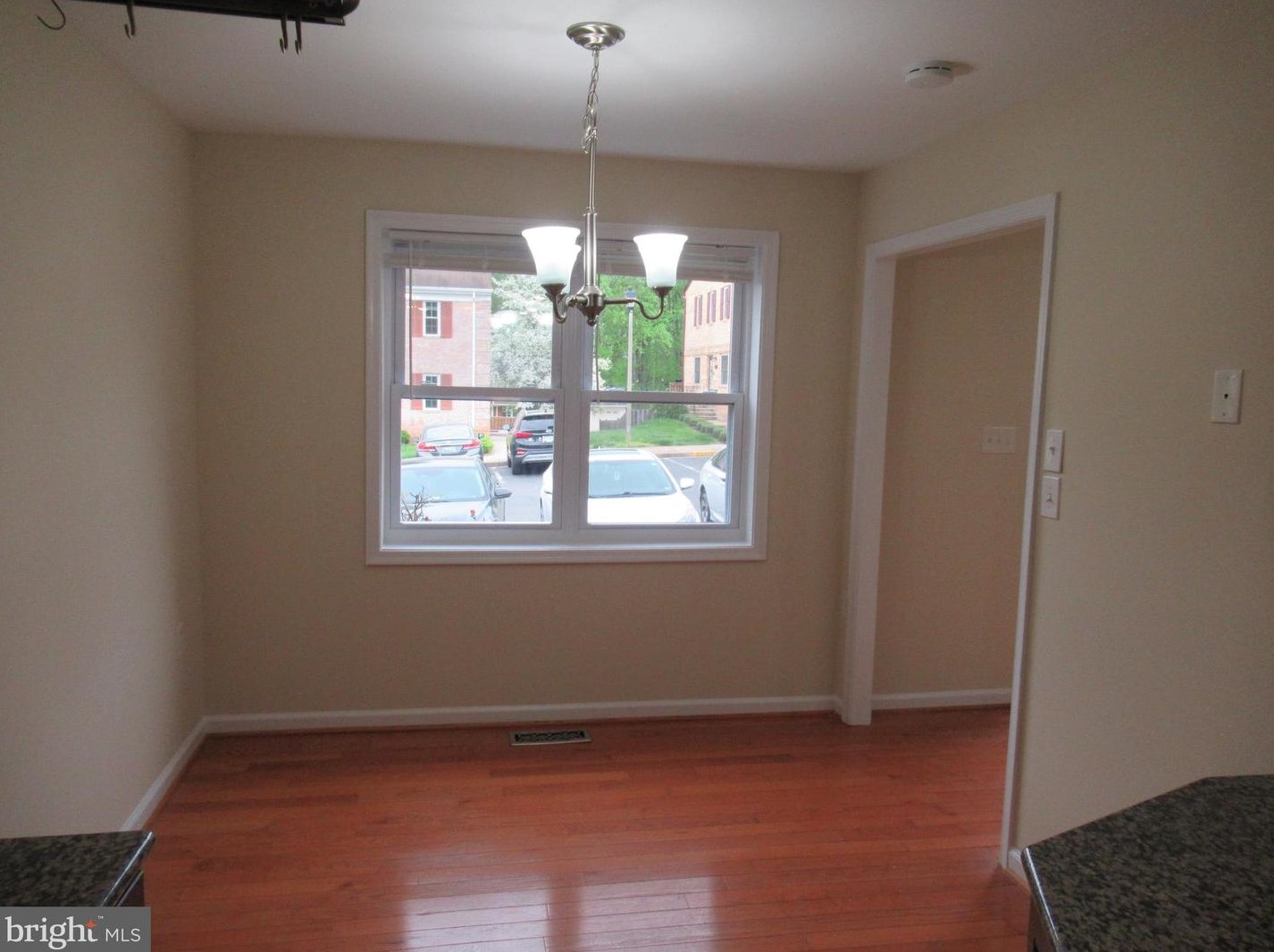 9861 Lakepointe Dr, Springfield VA  22015-1826 exterior