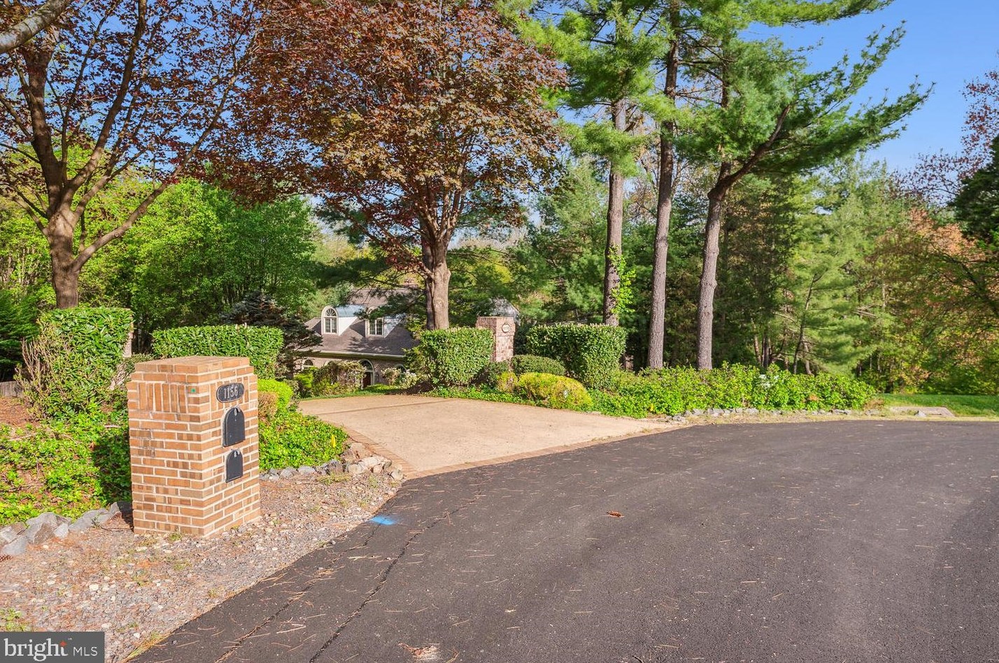 1156 Mill Garden Ct, Great Falls, VA 22066