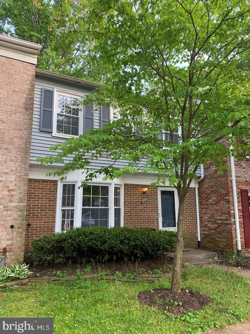 5560 Kendrick Ln, Springfield VA  22015-1960 exterior