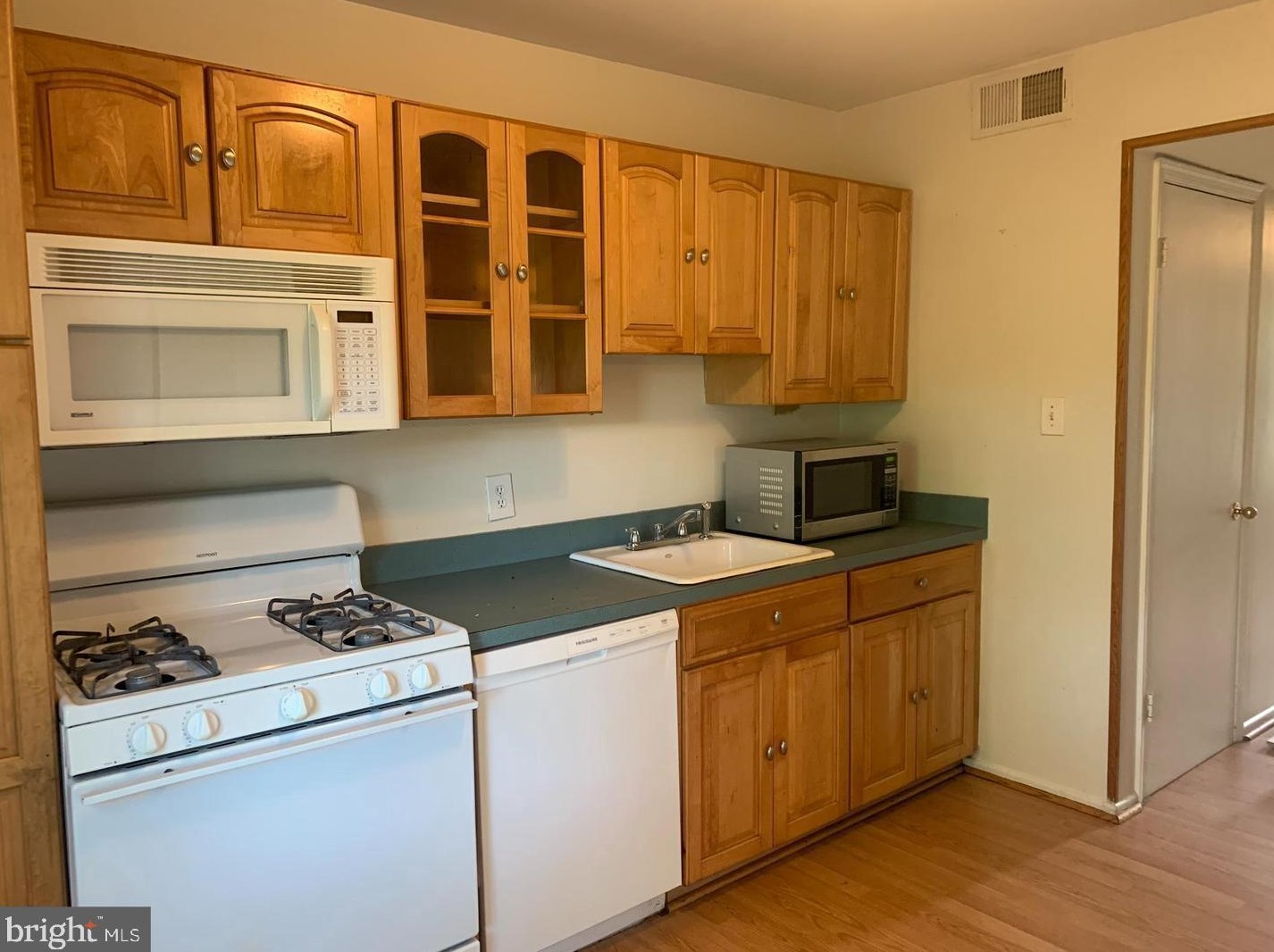 5560 Kendrick Ln, Springfield VA  22015-1960 exterior