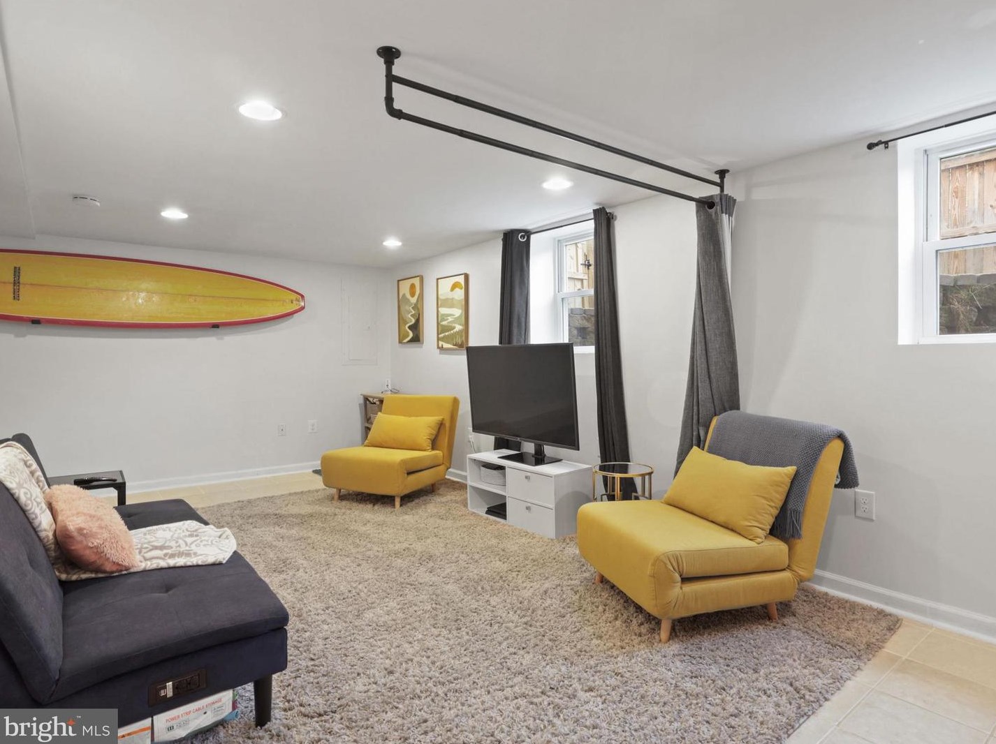 5655 Fenwick Dr, Alexandria VA  22303-1550 exterior