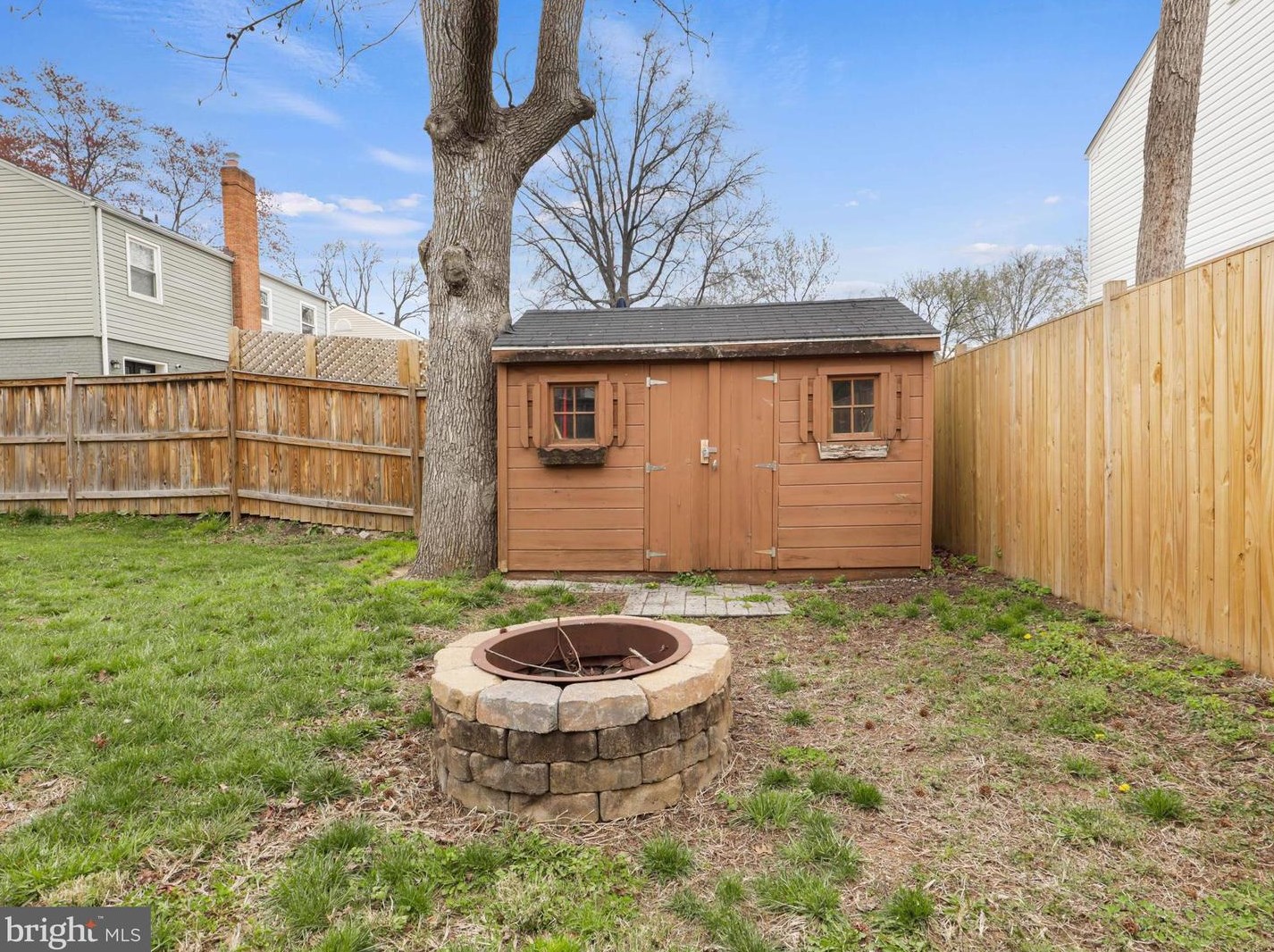 5655 Fenwick Dr, Alexandria VA  22303-1550 exterior