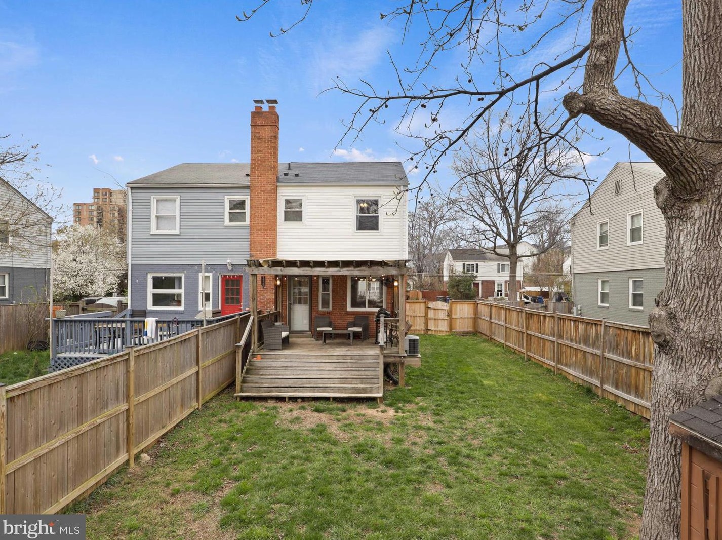 5655 Fenwick Dr, Alexandria VA  22303-1550 exterior