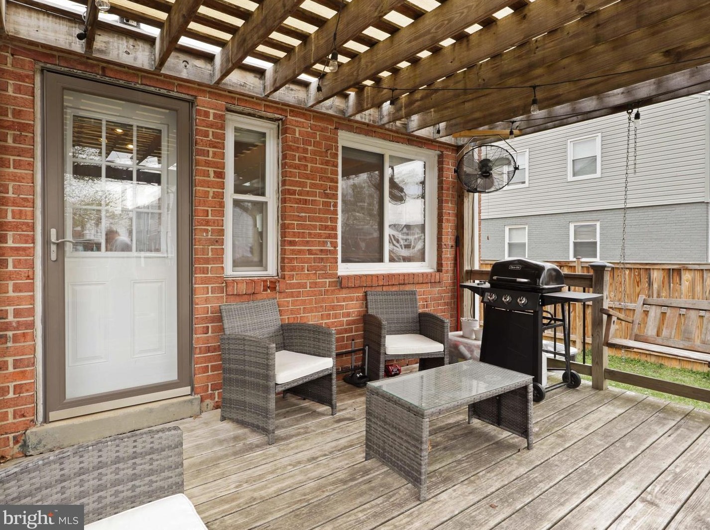 5655 Fenwick Dr, Alexandria VA  22303-1550 exterior