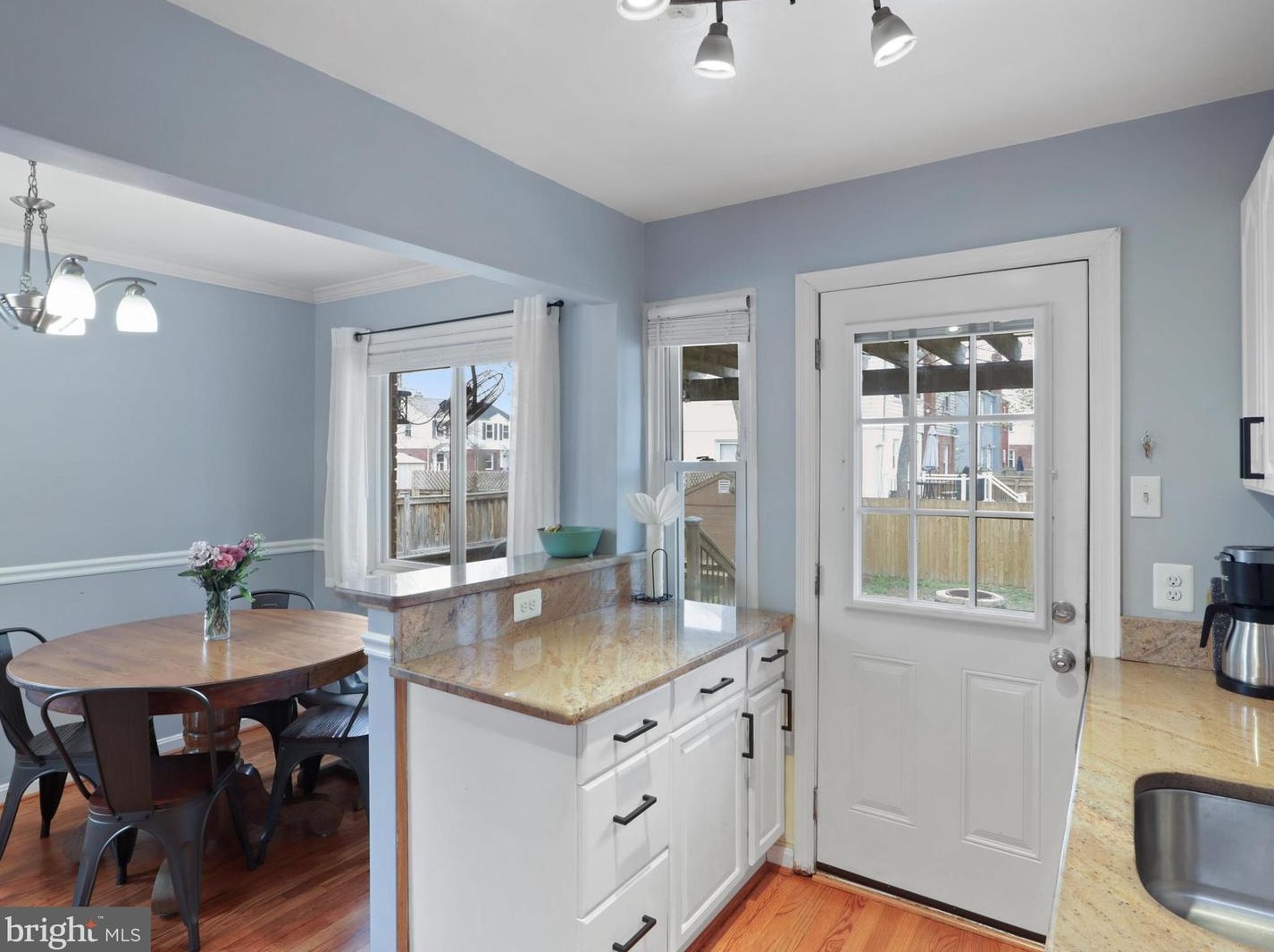 5655 Fenwick Dr, Alexandria VA  22303-1550 exterior