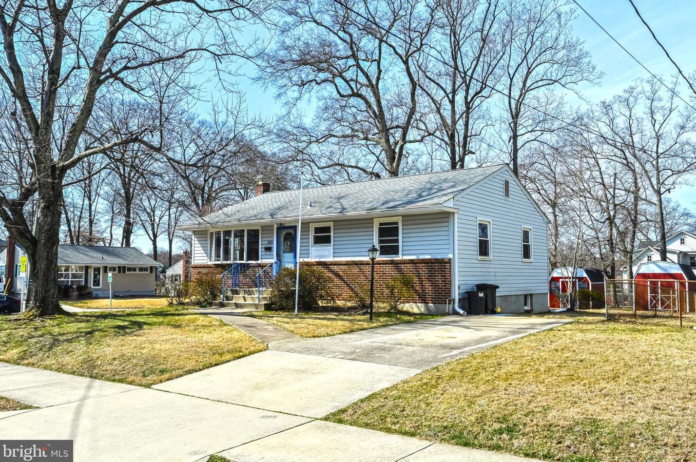 123 Dogwood St Sw, Vienna, VA 22180