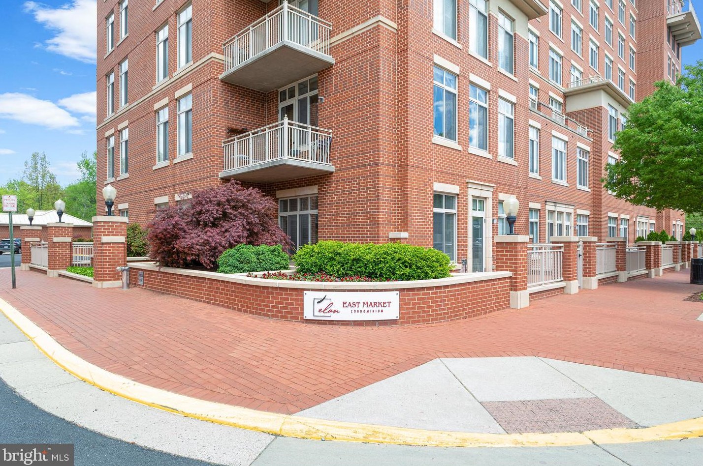 4480 Market Commons Dr #405, Fairfax, VA 22033