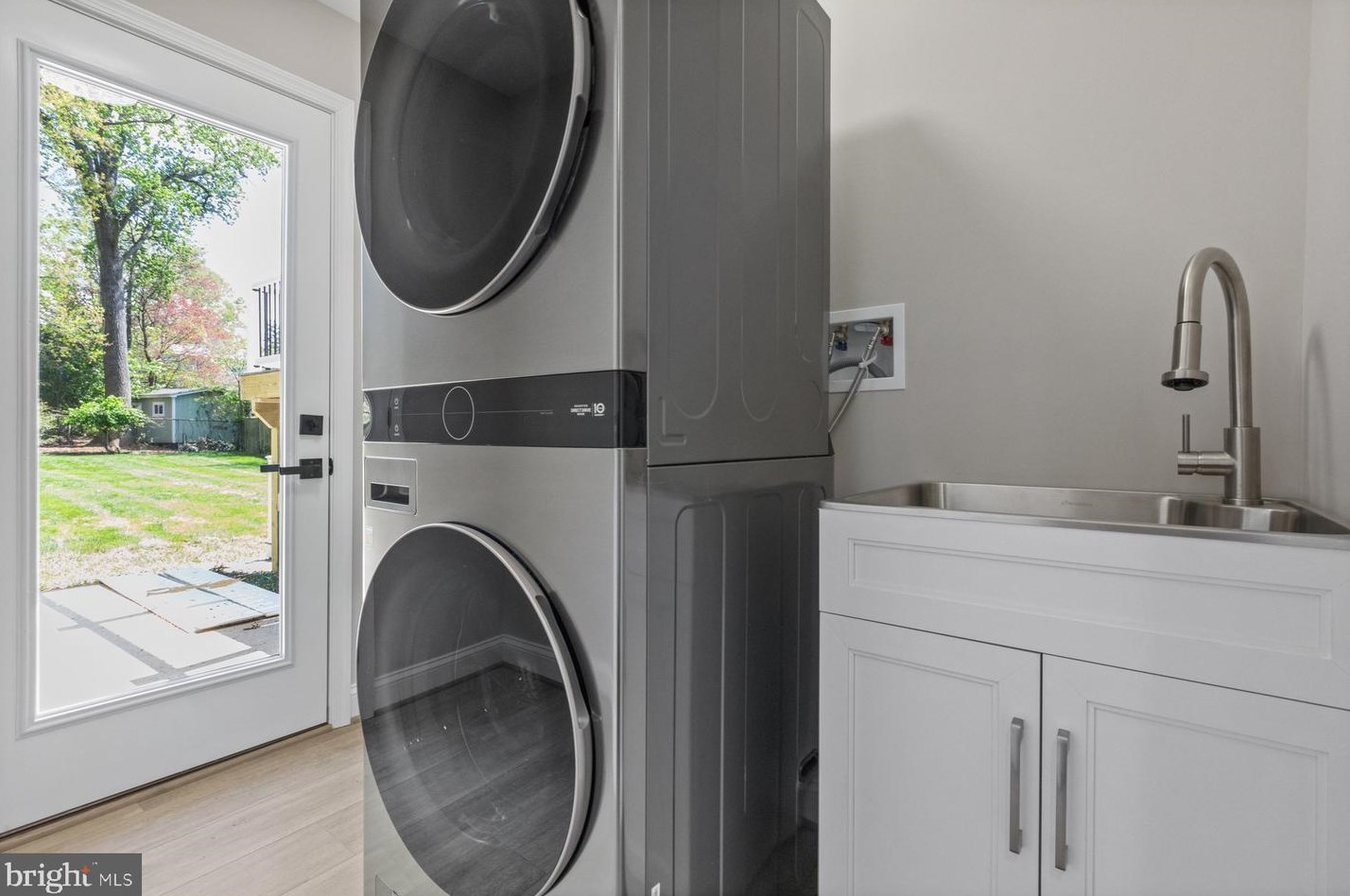 3331 Mansfield Rd, Falls Church VA  22041-1709 exterior