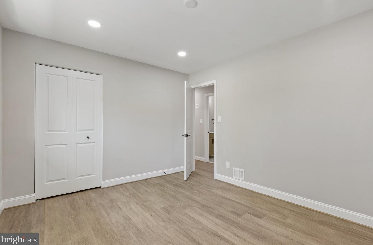 3331 Mansfield Rd, Falls Church VA  22041-1709 exterior