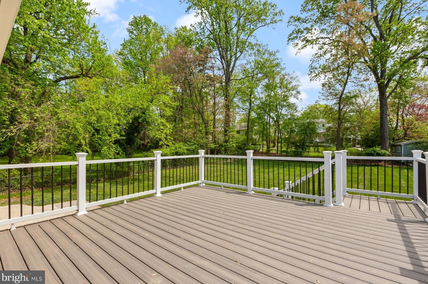 3331 Mansfield Rd, Falls Church VA  22041-1709 exterior