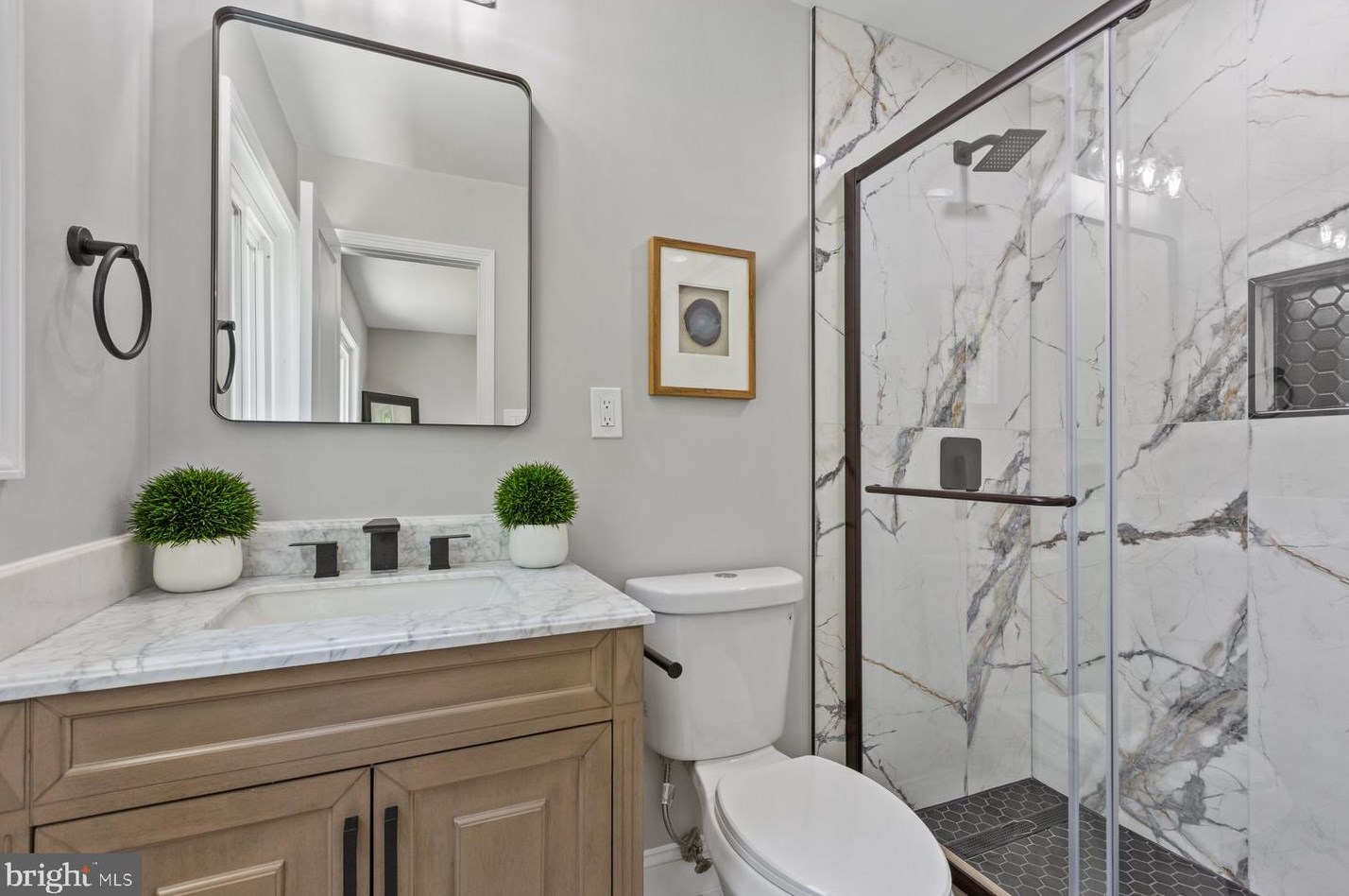 3331 Mansfield Rd, Falls Church VA  22041-1709 exterior