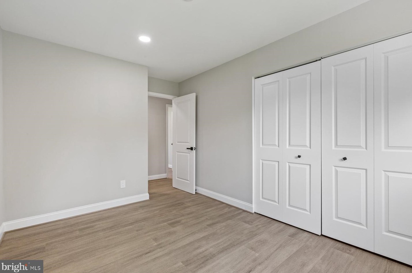 3331 Mansfield Rd, Falls Church VA  22041-1709 exterior