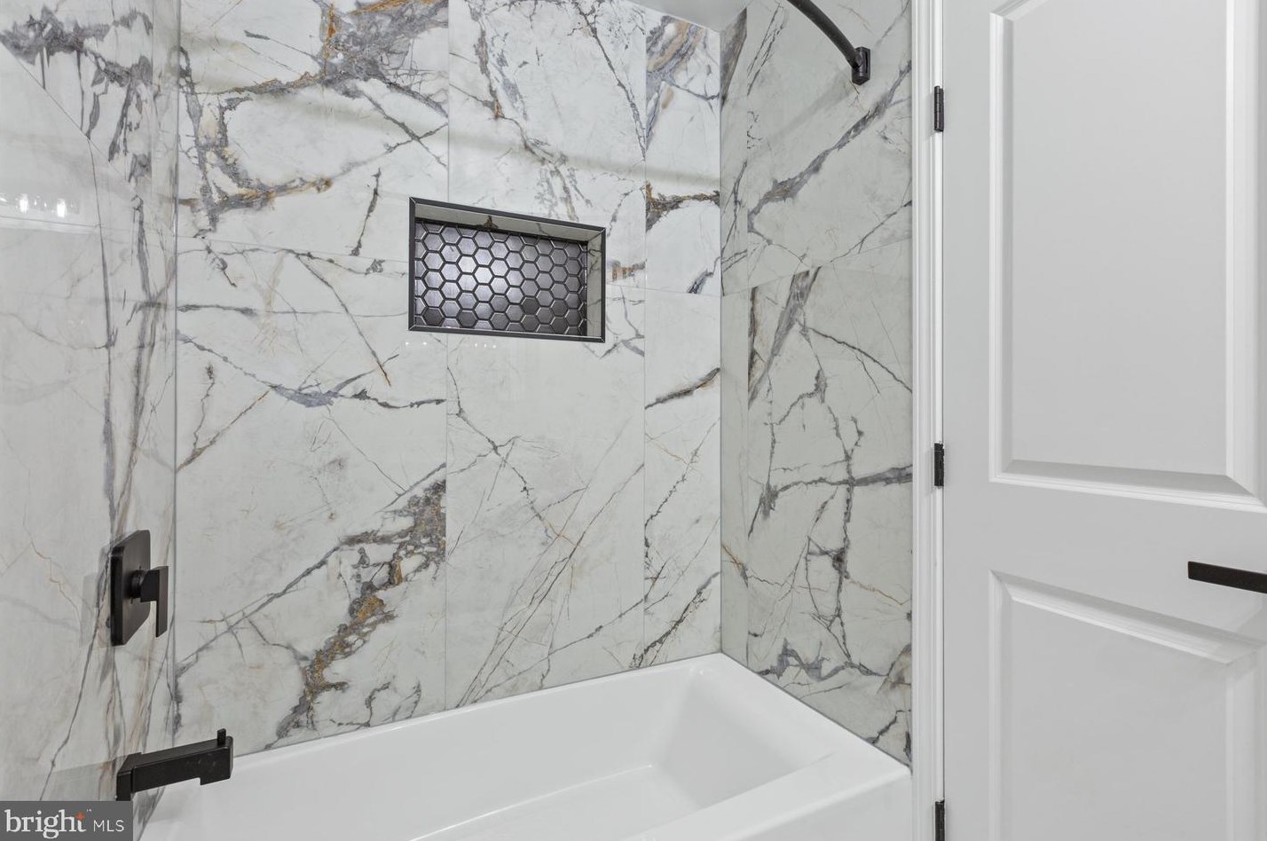 3331 Mansfield Rd, Falls Church VA  22041-1709 exterior