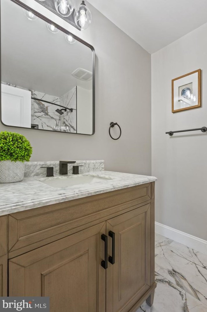 3331 Mansfield Rd, Falls Church VA  22041-1709 exterior