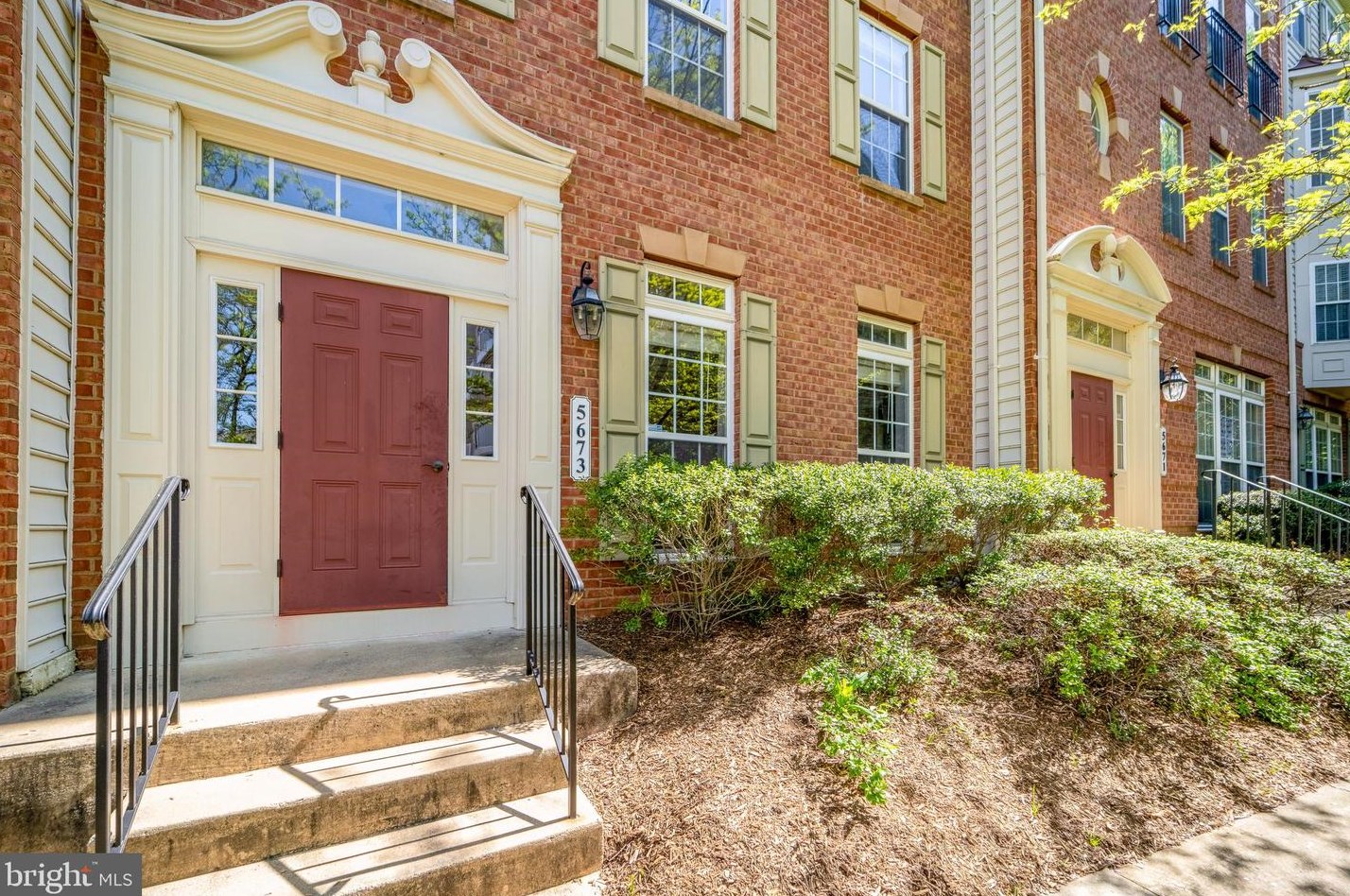 5673 Harrington Falls Ln #e, Alexandria, VA 22312