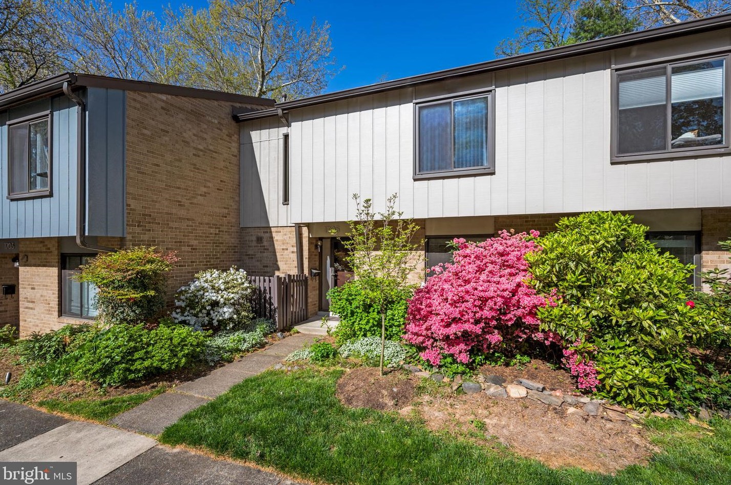 1705 Ivy Oak Square, Herndon, VA 20190