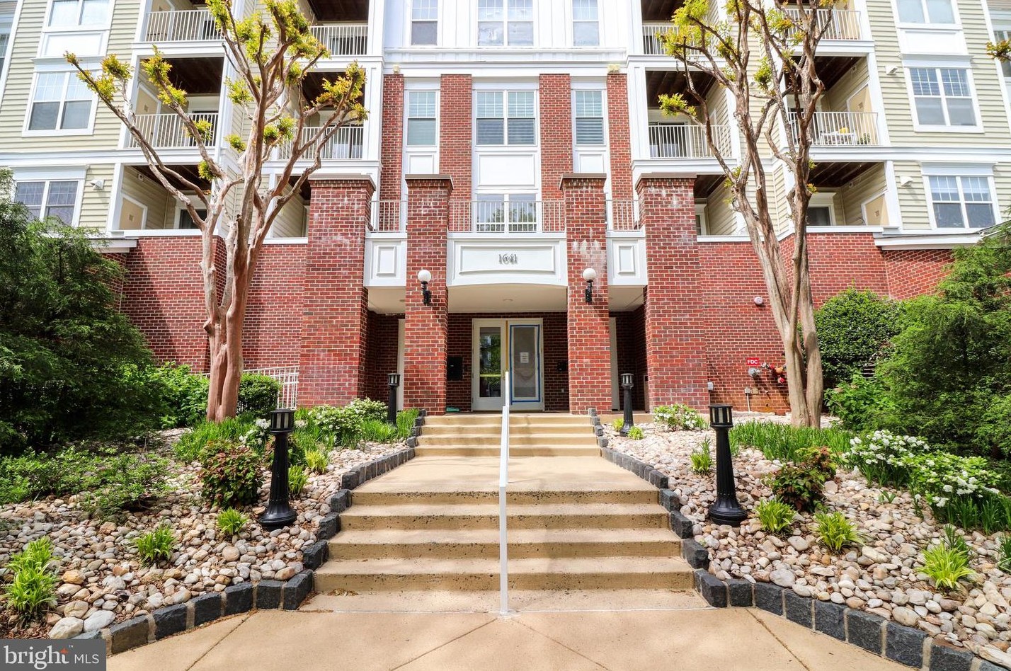 1641 International Dr #304, Mc Lean, VA 22102
