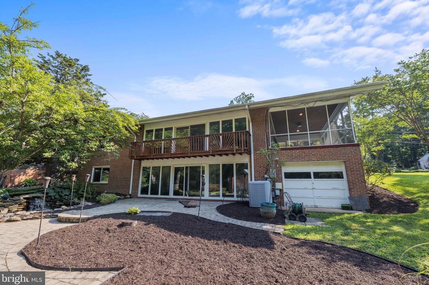 4812 Randolph Dr, Annandale, VA 22003