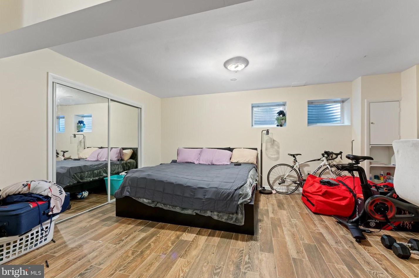 8054 Powderbrook Ln, Springfield VA  22153-2926 exterior