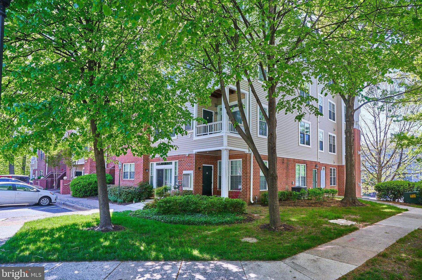 4210 Mozart Brigade Ln #e, Fairfax, VA 22033