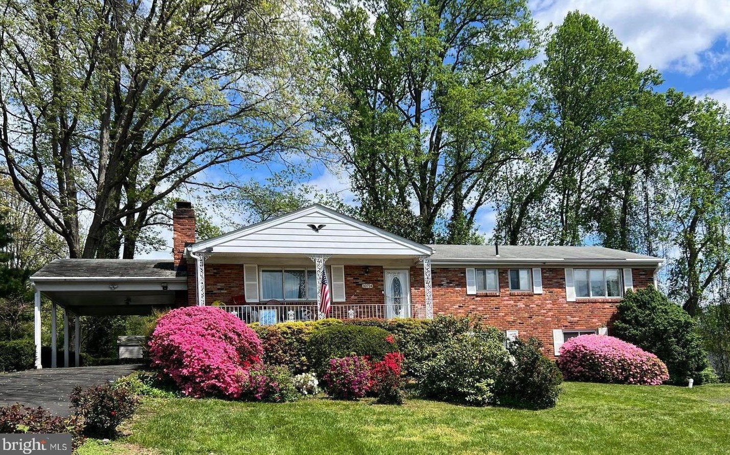 10714 Pine St, Fairfax, VA 22030