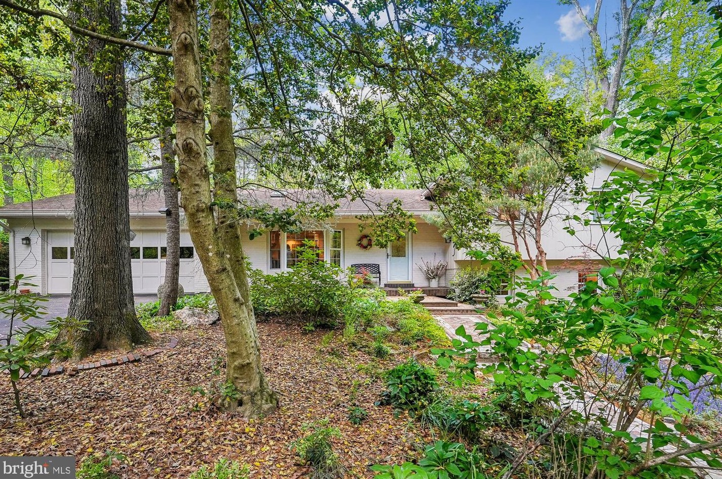 11800 Triple Crown Rd, Herndon, VA 20191