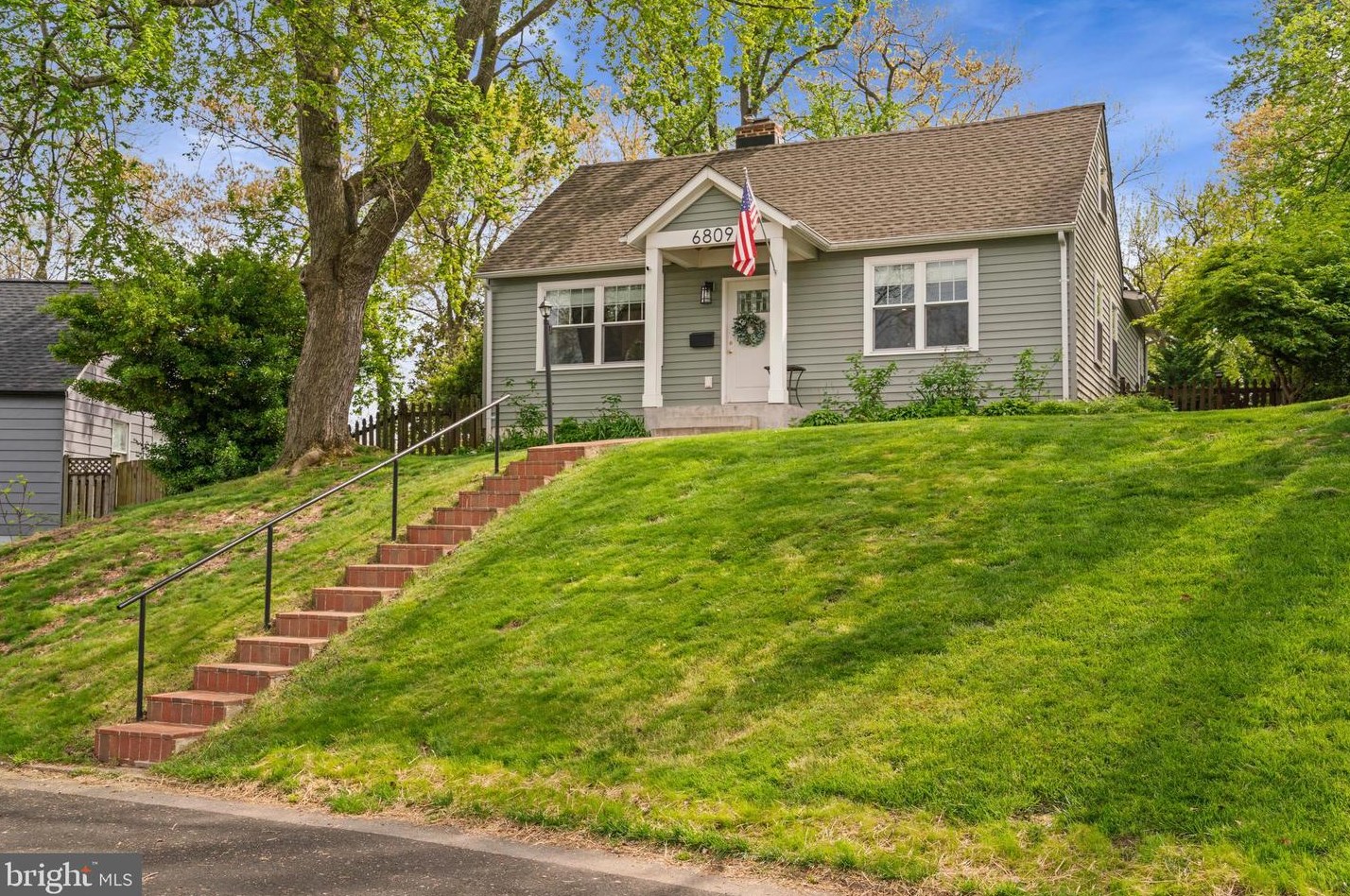 6809 Gouthier Rd, Falls Church, VA 22042-2708