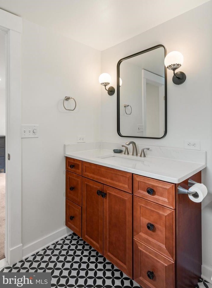 6809 Gouthier Rd, Falls Church VA  22042-2708 exterior