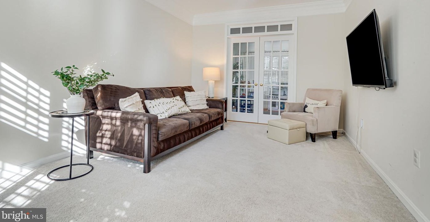 6376 Alderman Dr, Alexandria VA  22315-3731 exterior