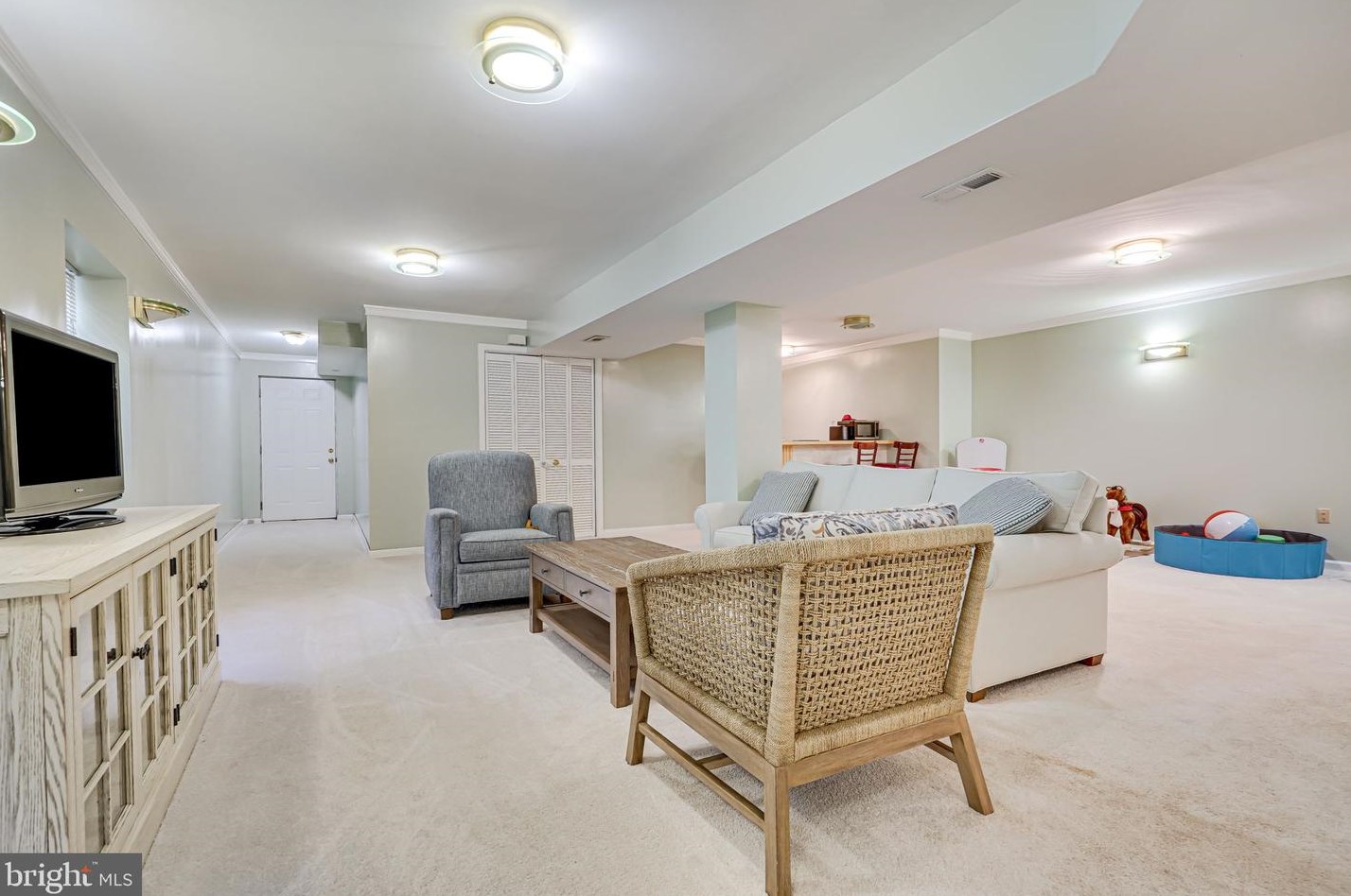 6376 Alderman Dr, Alexandria VA  22315-3731 exterior