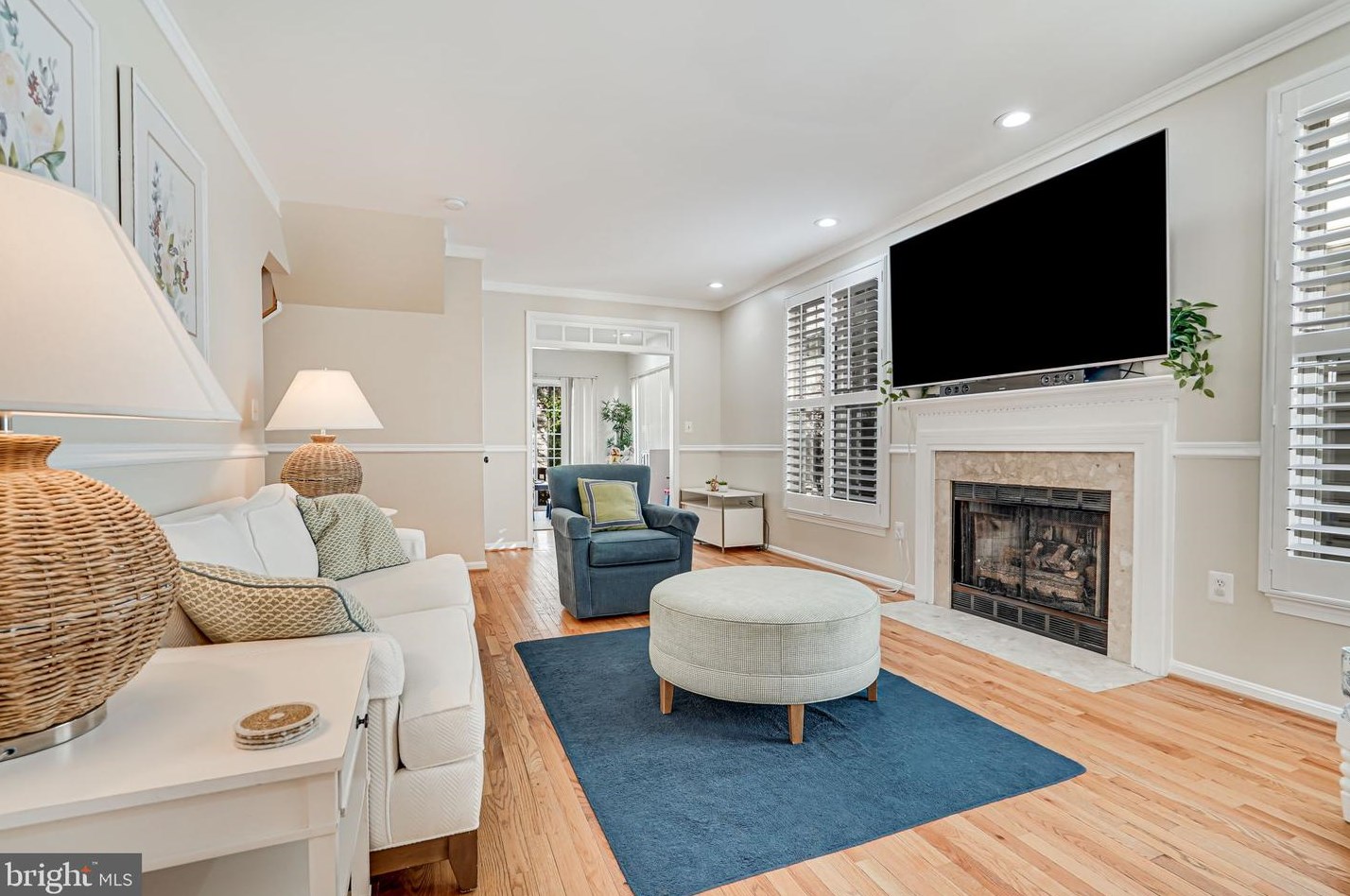 6376 Alderman Dr, Alexandria VA  22315-3731 exterior