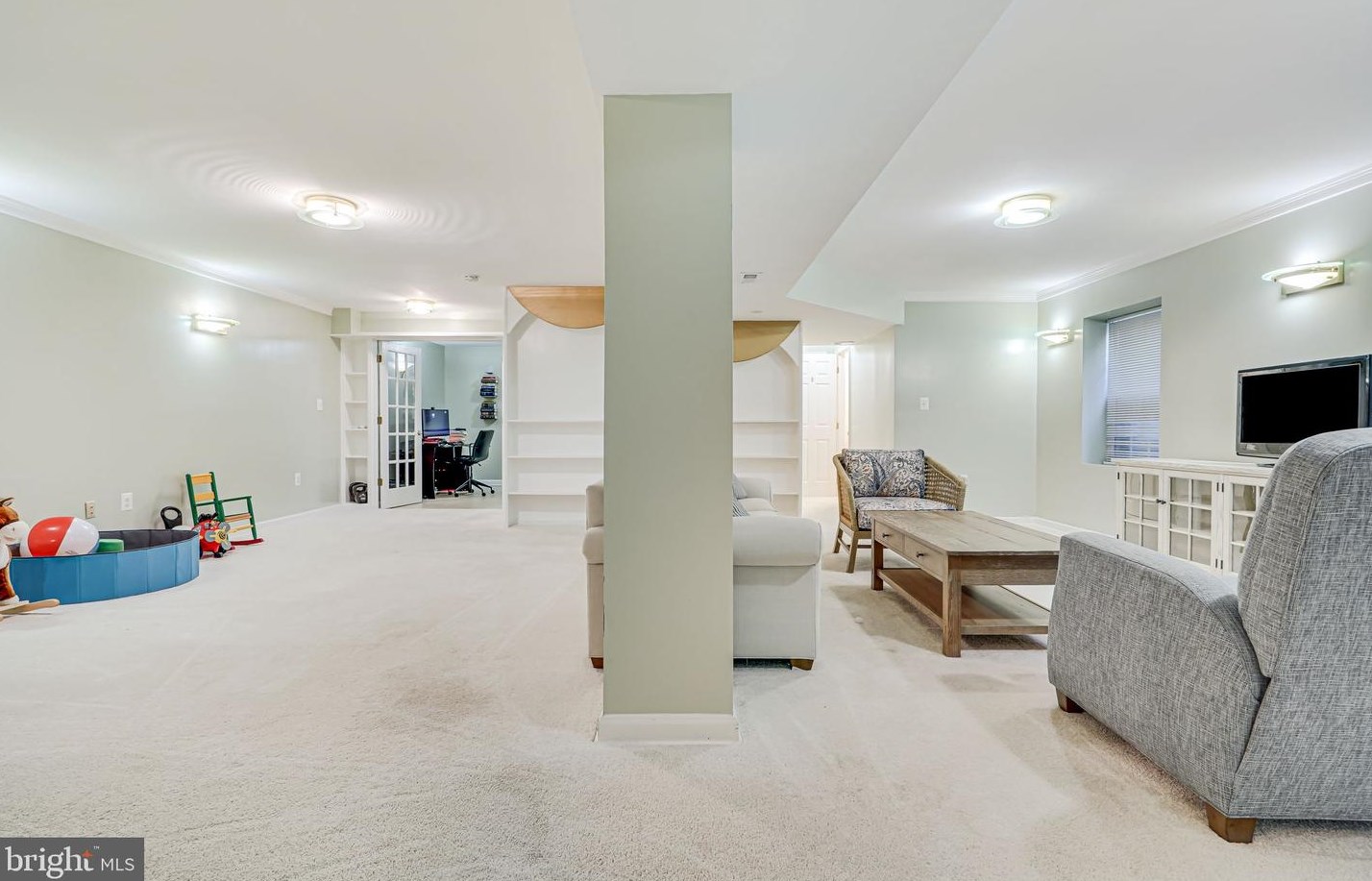 6376 Alderman Dr, Alexandria VA  22315-3731 exterior