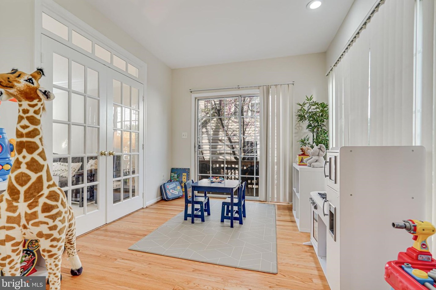 6376 Alderman Dr, Alexandria VA  22315-3731 exterior