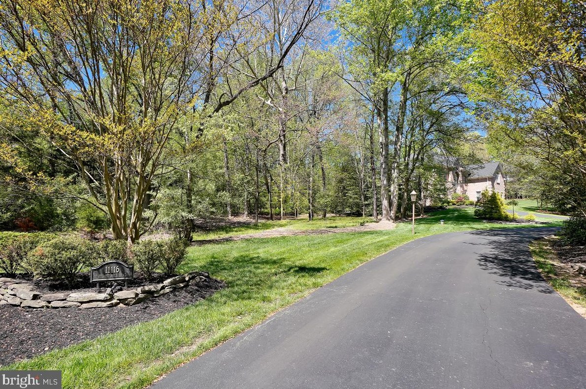 11116 Stuart Mill Rd, Vienna, VA 22124-1015