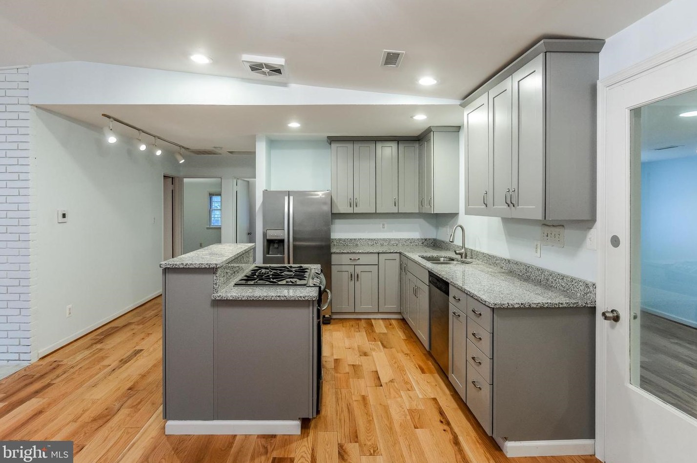 7139 Oak Ridge Rd, Falls Church, VA 22042