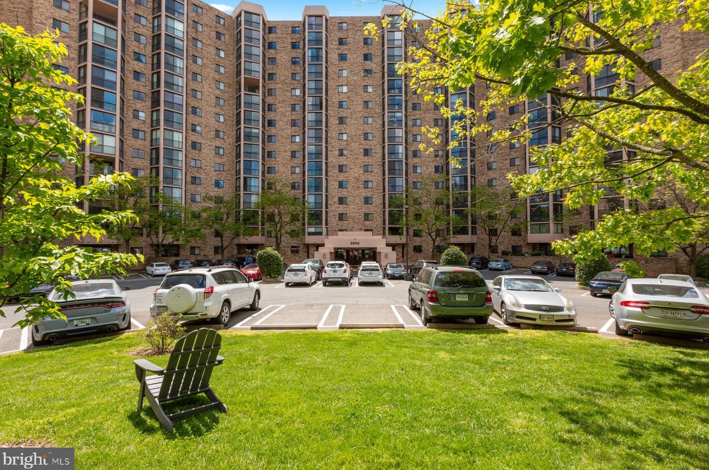 5902 Mount Eagle Dr, Alexandria VA 22303-2513 exterior