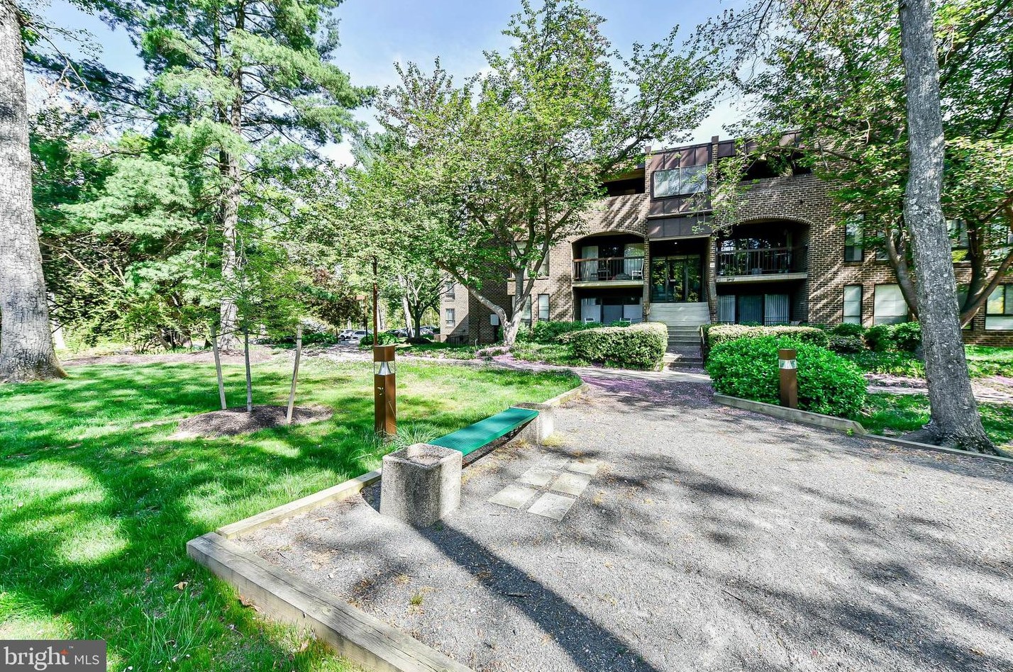 11256 Chestnut Grove Square #243, Herndon, VA 20190