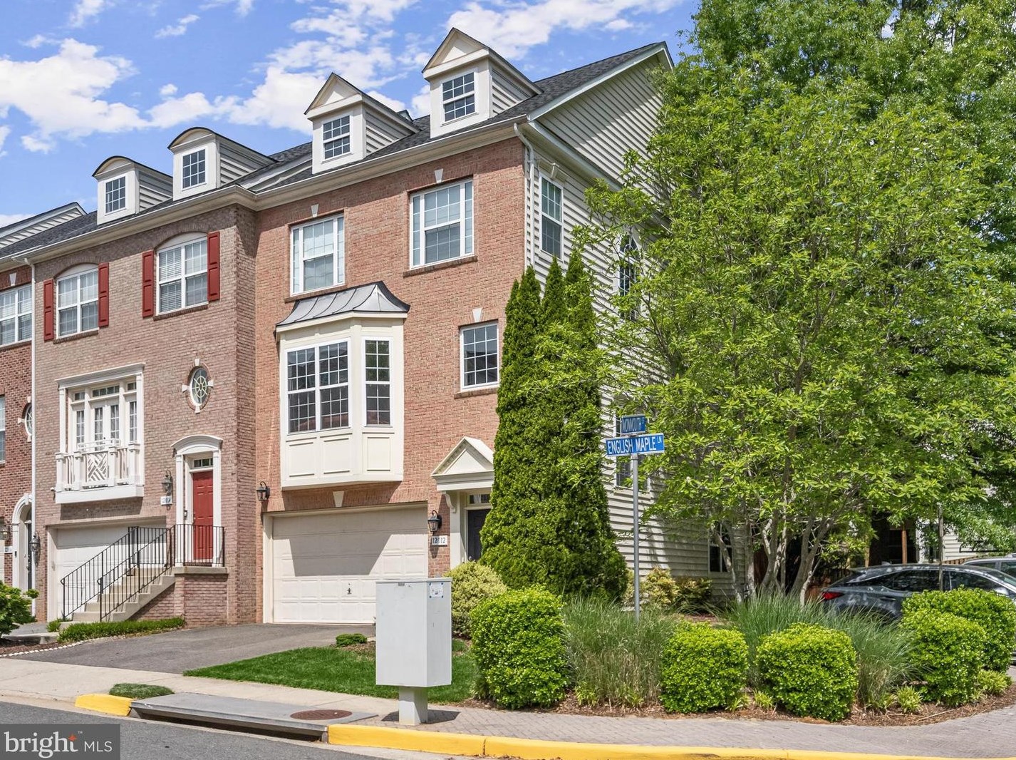 12012 English Maple Ln, Fairfax, VA 22030-6187