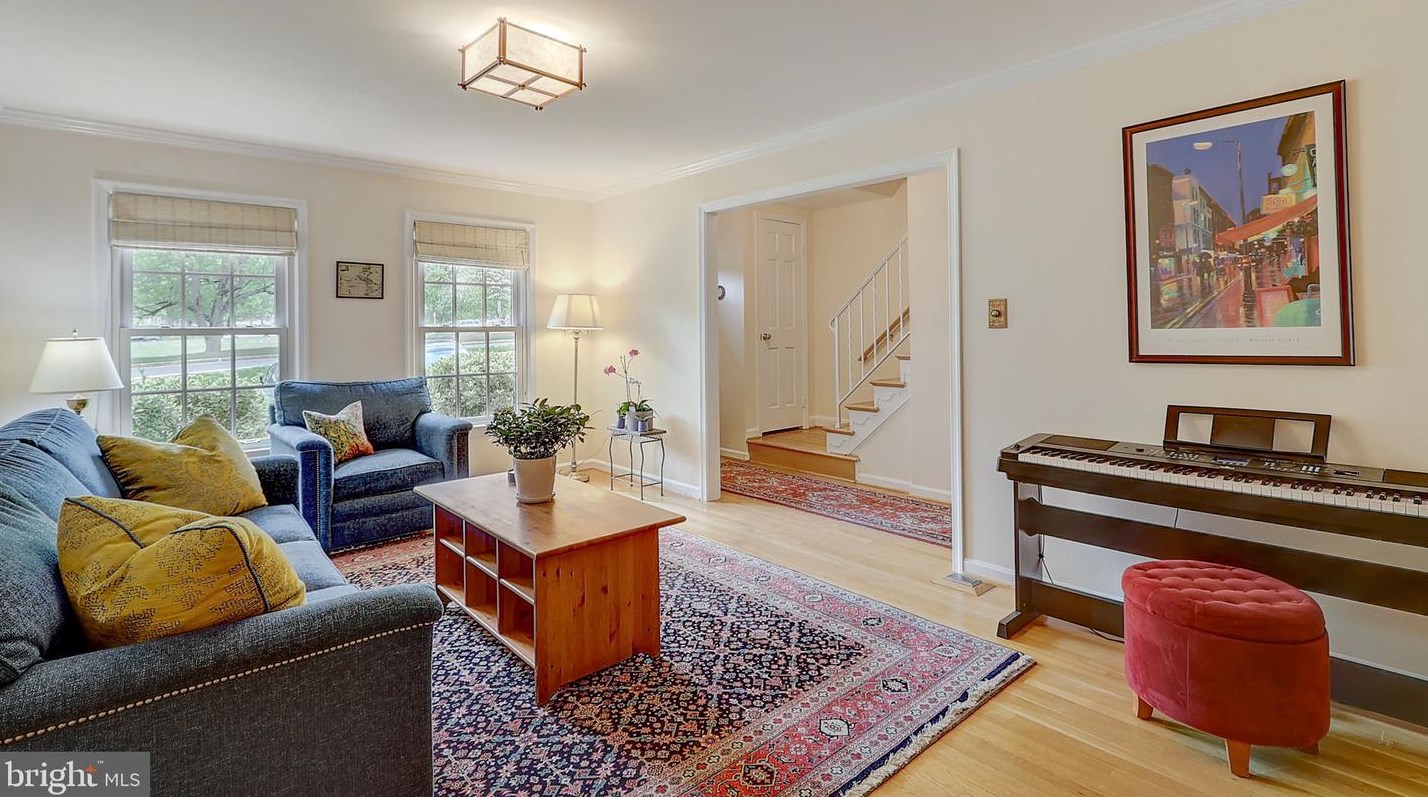 9228 Arlington Blvd, Fairfax, VA 22031
