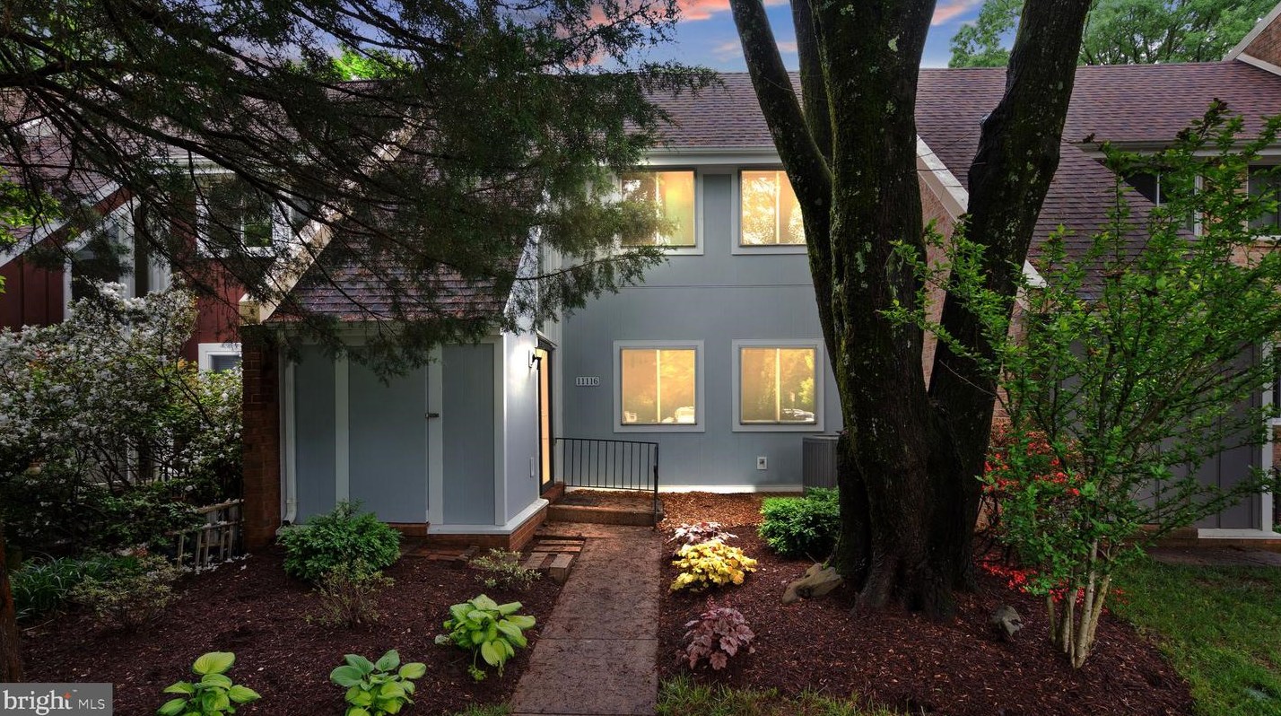 11116 Forest Edge Dr, Herndon, VA 20190
