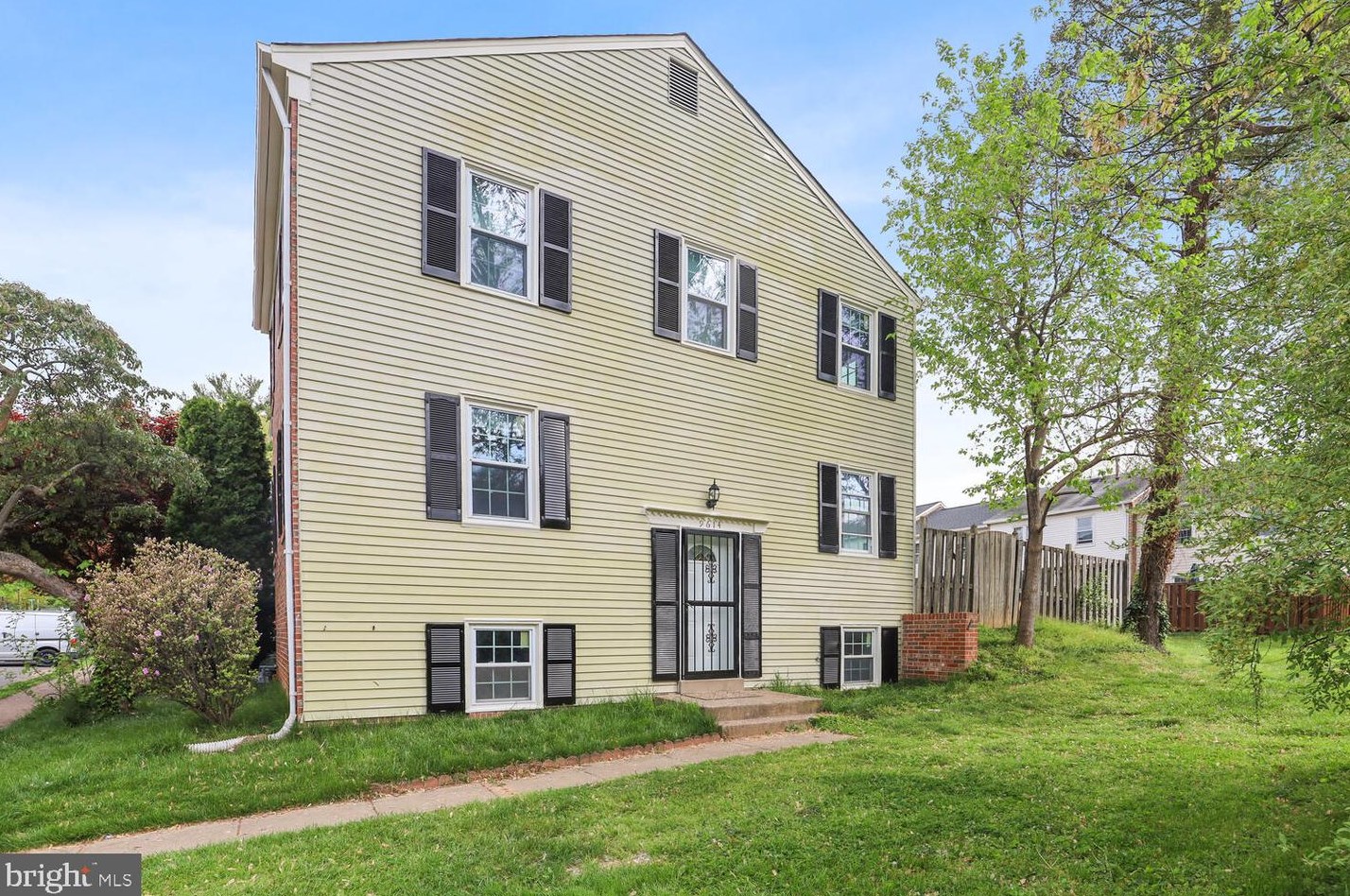 9614 Westport Ln, Springfield, VA 22015