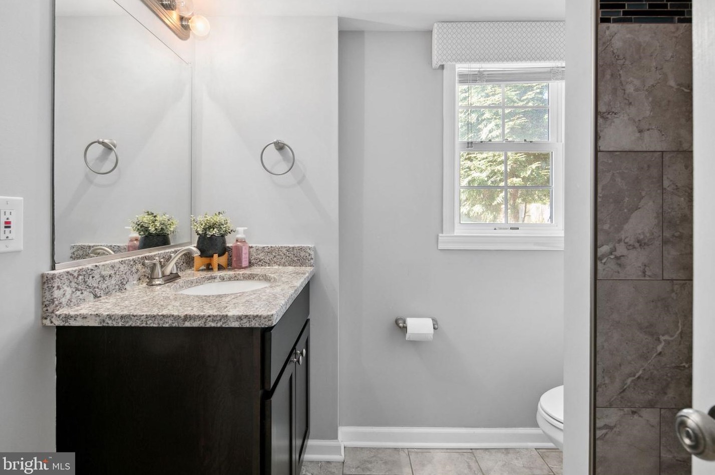 4413 Dolphin Ln, Alexandria VA  22309-3107 exterior