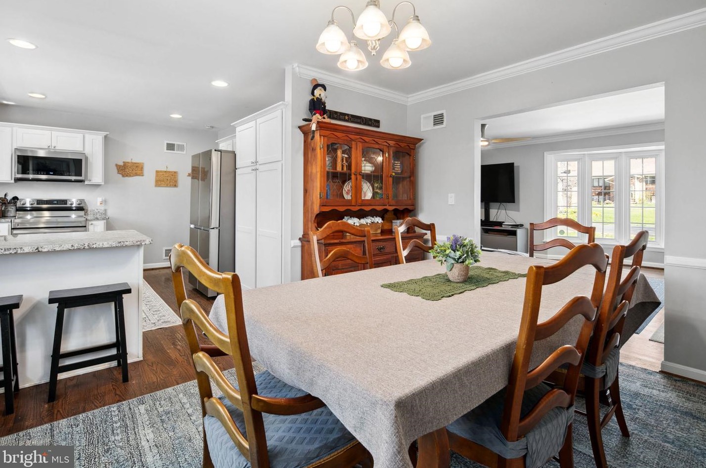 4413 Dolphin Ln, Alexandria VA  22309-3107 exterior