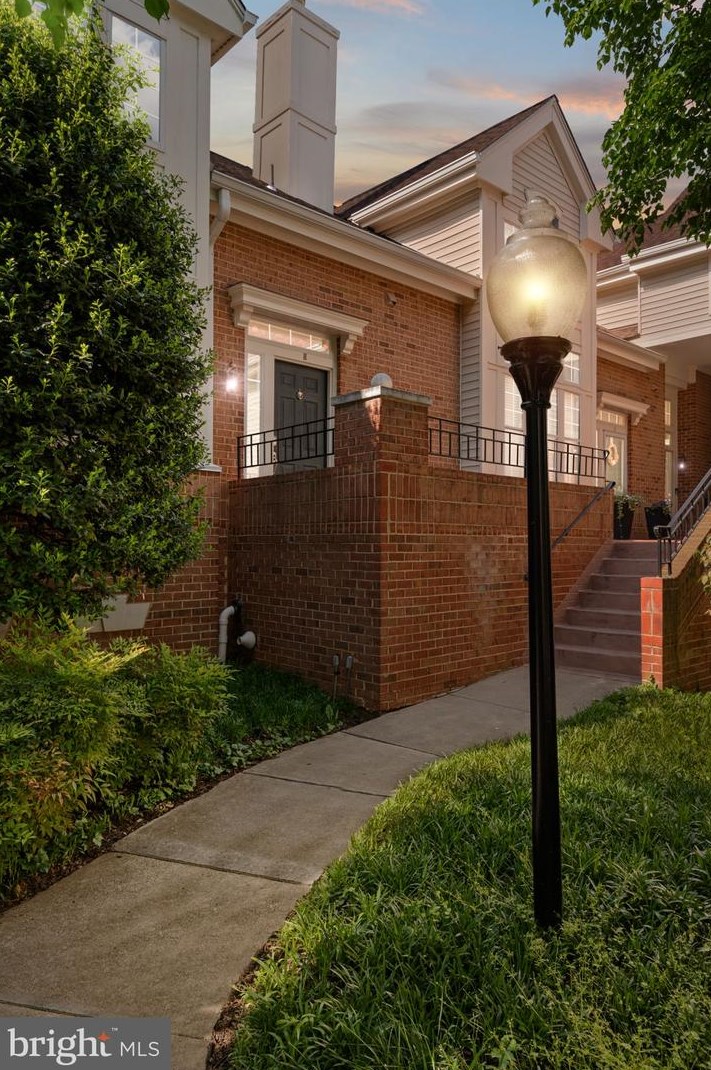 7023 Haycock Rd #h, Falls Church, VA 22043