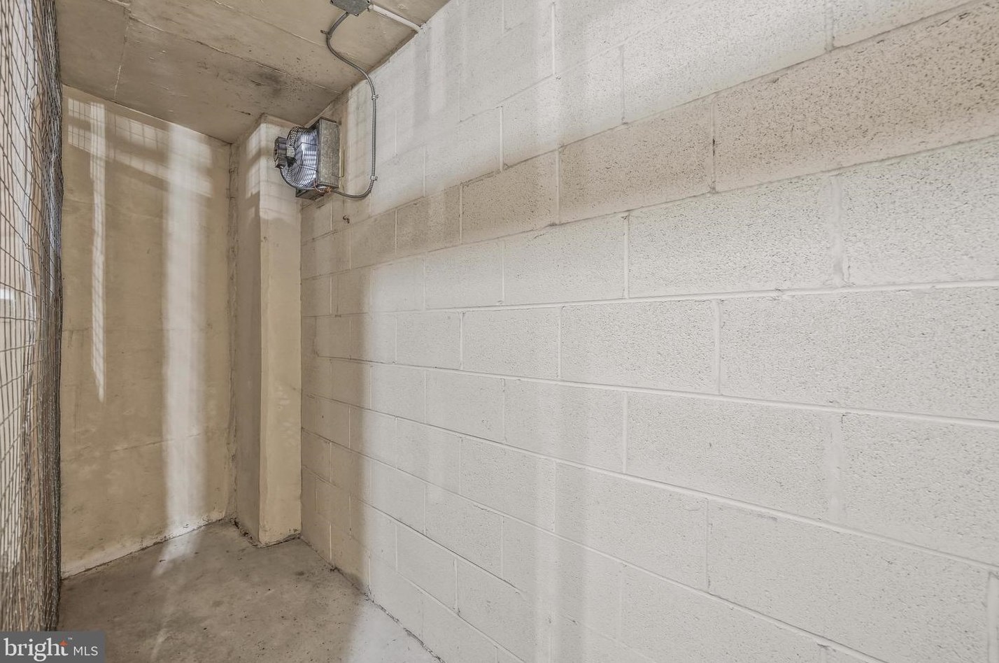 5904 Mount Eagle Dr, Alexandria VA  22303-2534 exterior