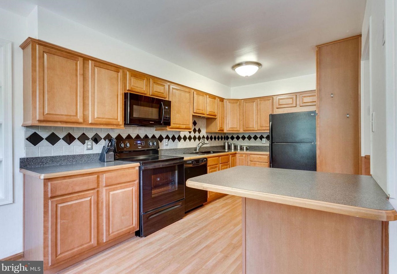9427 Cherwek Dr, Lorton, VA 22079