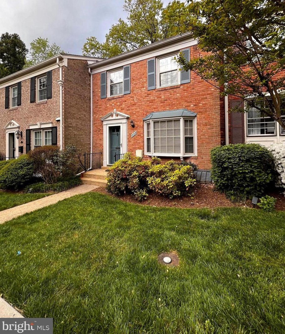1558 Bruton Ct, Mc Lean, VA 22101