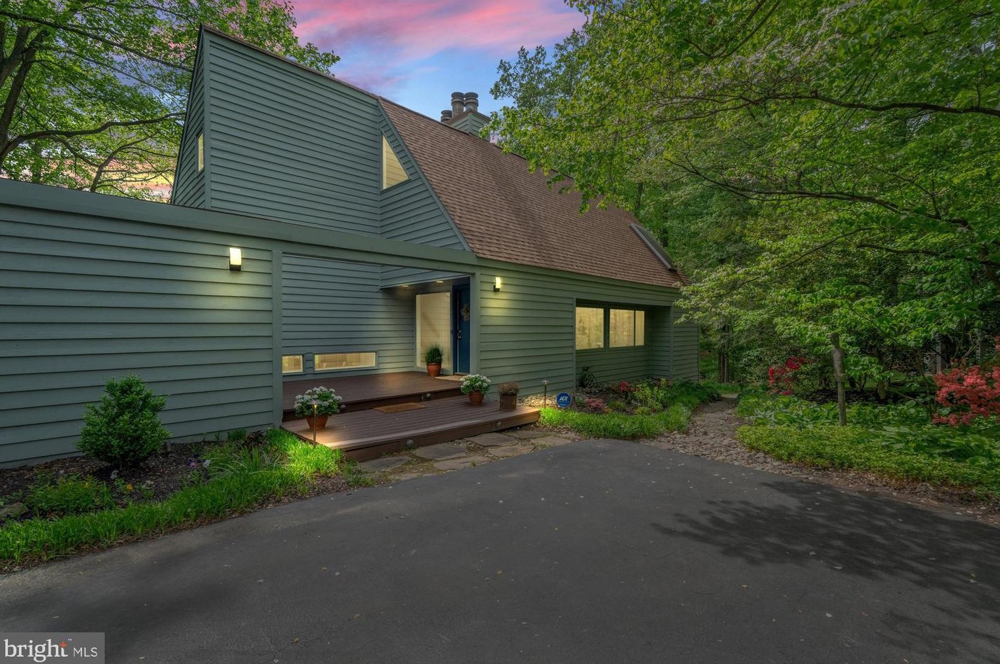 2002 Cutwater Ct, Herndon, VA 20191