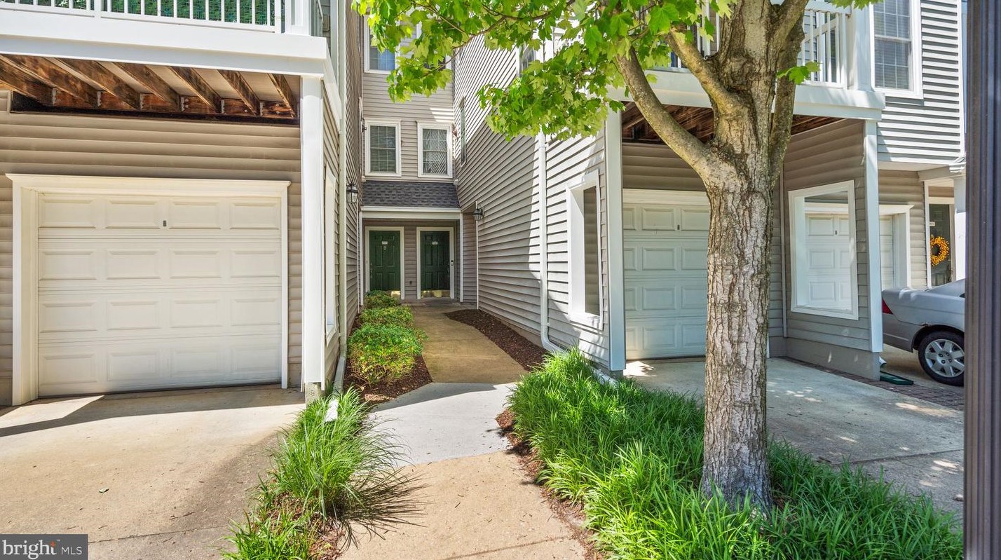 4640 Superior Square #4640, Fairfax, VA 22033