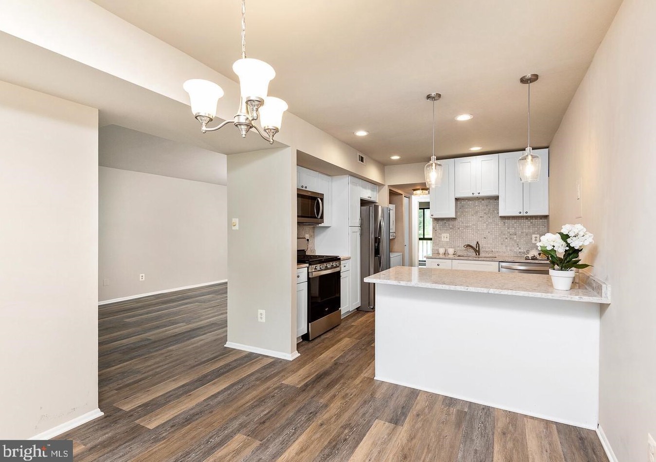 2016 Colts Neck Rd Apt 11a, Herndon, VA